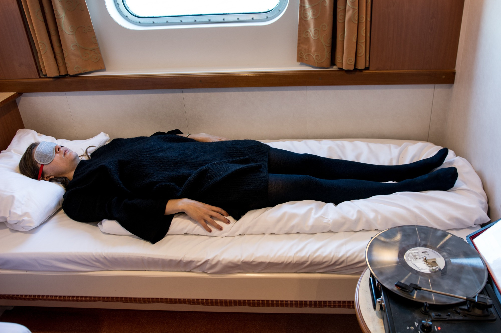 Reverie: On the Liberation from Work. Hypnotherapy sound work by Danilo Correale, New York. 21:20 min x 2, LP Record. Cabin 434, deck 4. Saturday 23.09.2017.
Presented by Entrée in the Cabin Series, 2017. Curated by Randi Grov Berger and Espen Johansen from Entreé and over all program by Helga-Marie Nordby and Tanja Sæter from Coast Contemporary.